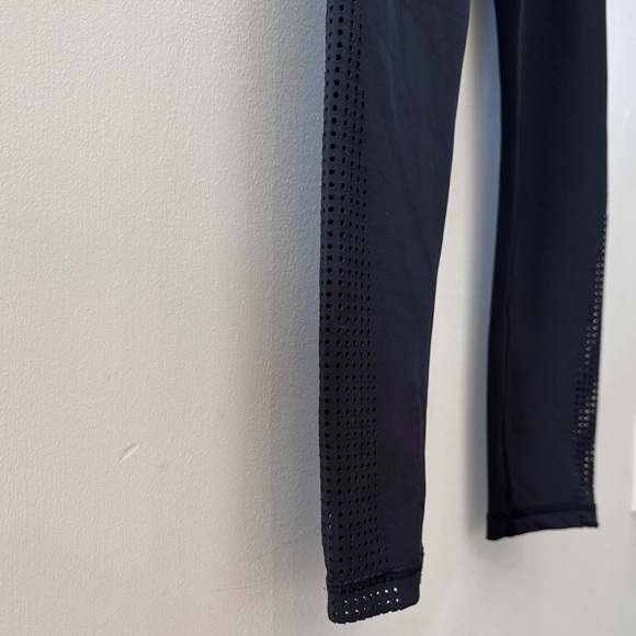 🖤 Zyia Black Leggings with Calf Perforations
Size 4 (see measurements for fit) - Picture 4 of 8